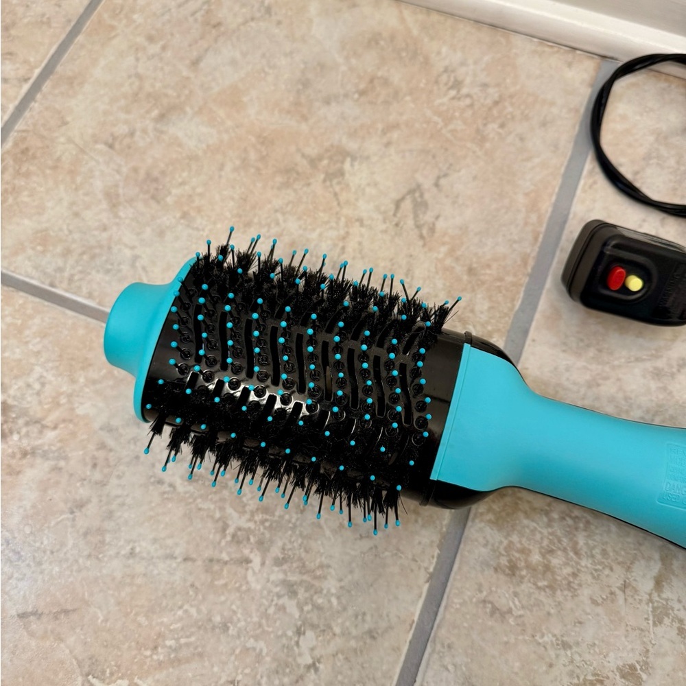 Revlon Mint Hair Dryer and Hot Air Brush - Picture 4 of 4